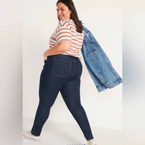 Old Navy Super Skinny Short Jeans (Stretchy) - Picture 4 of 4